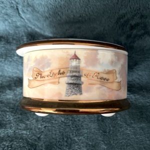 Thomas Kinkade LIGHT of PEACE music box.